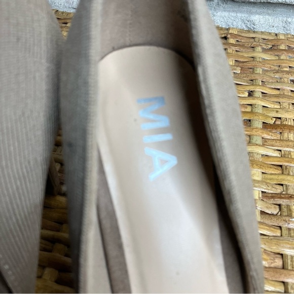 Mia Cia D’Orsay Pumps - Picture 4 of 9